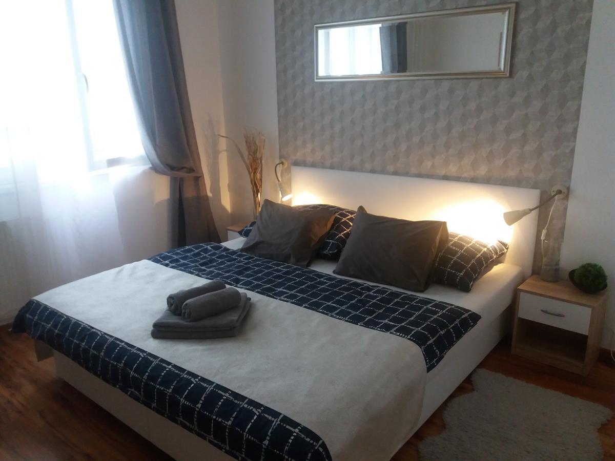 Apartment 3Kk De Luxe Beroun  Bagian luar foto